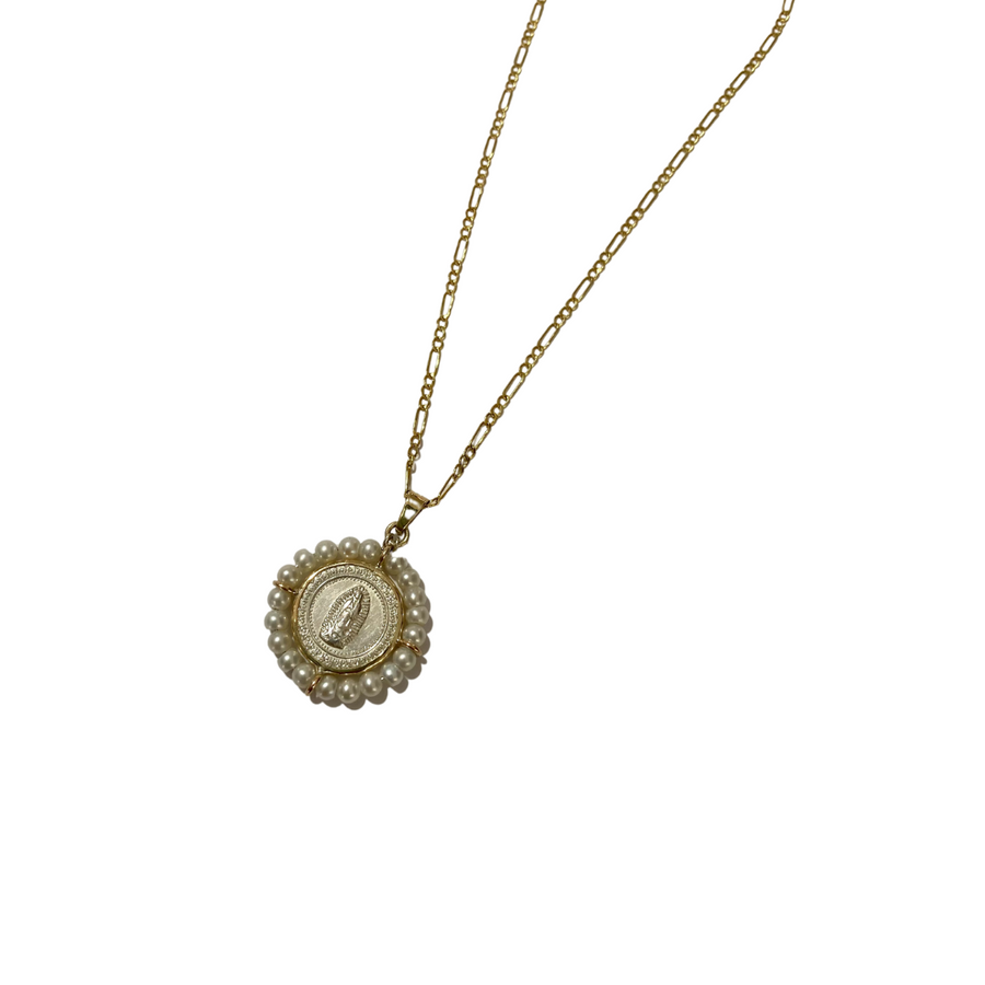 Medalla biselada Virgen de Guadalupe #0 redonda con cadena de plata u oro y perlas