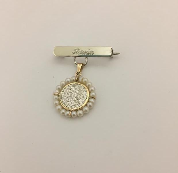 Medalla biselada San Benito #0 con barra de plata y perlas